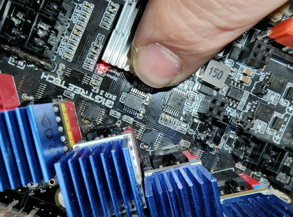 Зображення завантажив chimp_on_the