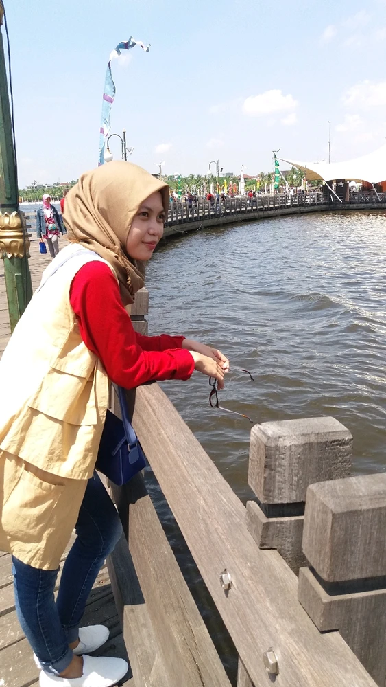 GIF diunggah oleh Anita