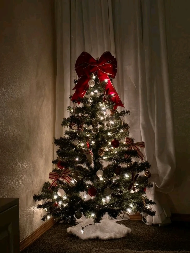 GIF uploaded by Roxii