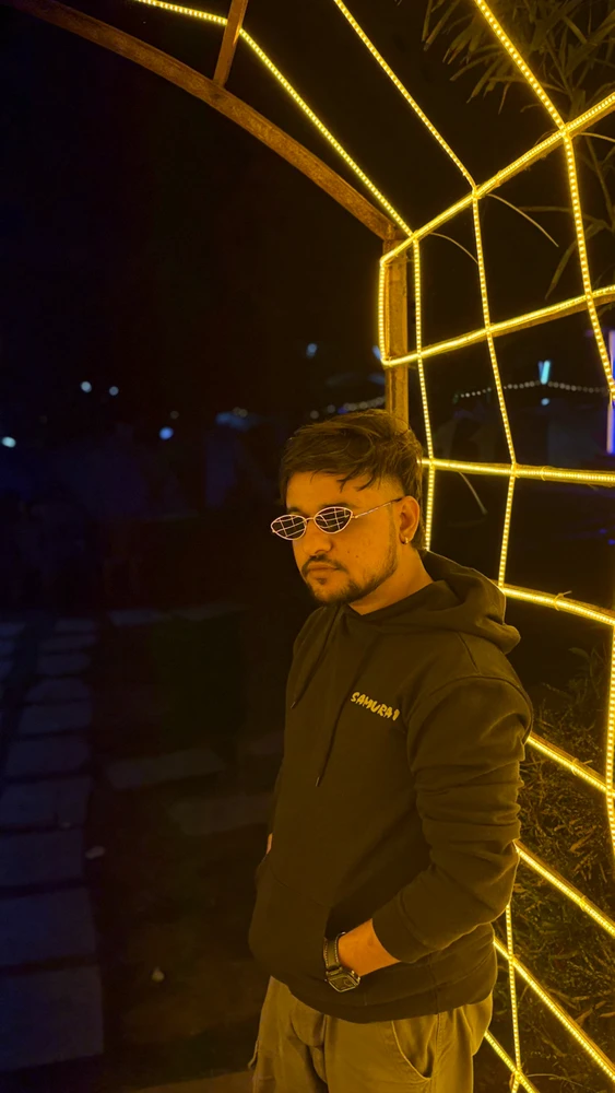 GIF diunggah dening Shubham