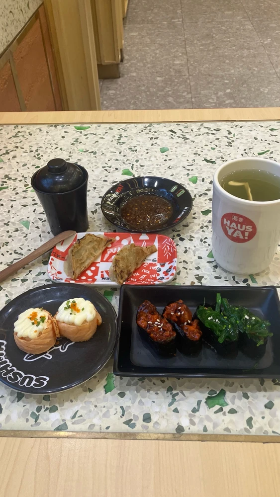 GIF uploaded by Fransisca