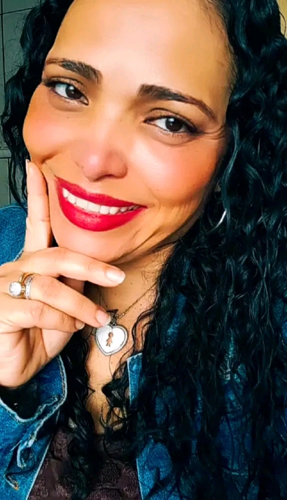 GIF gi-upload ni Bárbara