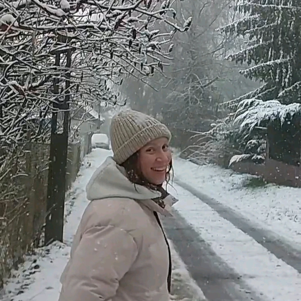 GIF uploaded by Maryana