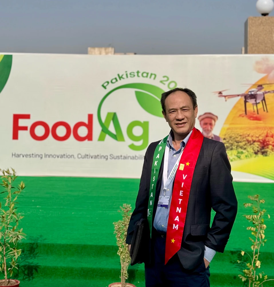 GIF uploaded by Truong