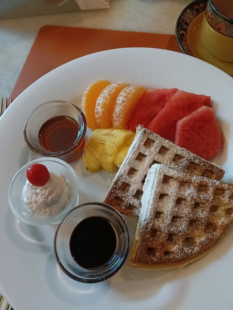 Breakfast on the cliff 