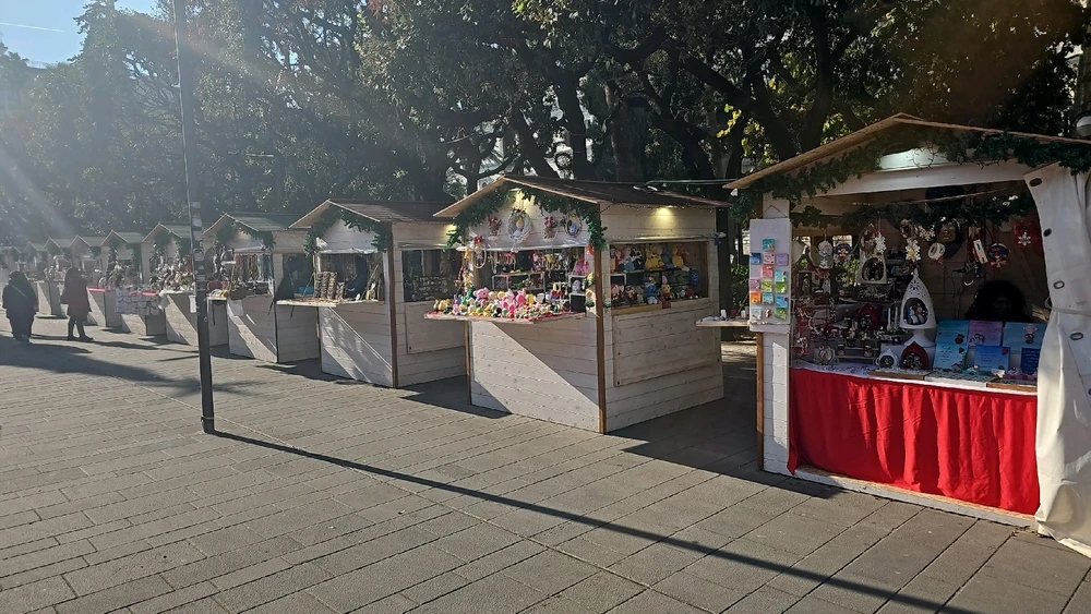 Bancarelle, bellissime bambole di filo di cotone