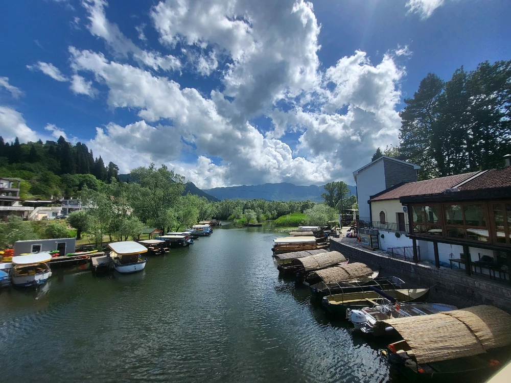 GIF uploaded by Lena