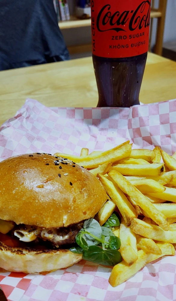 GIF uploaded by Tofu 🍜🍗🍟