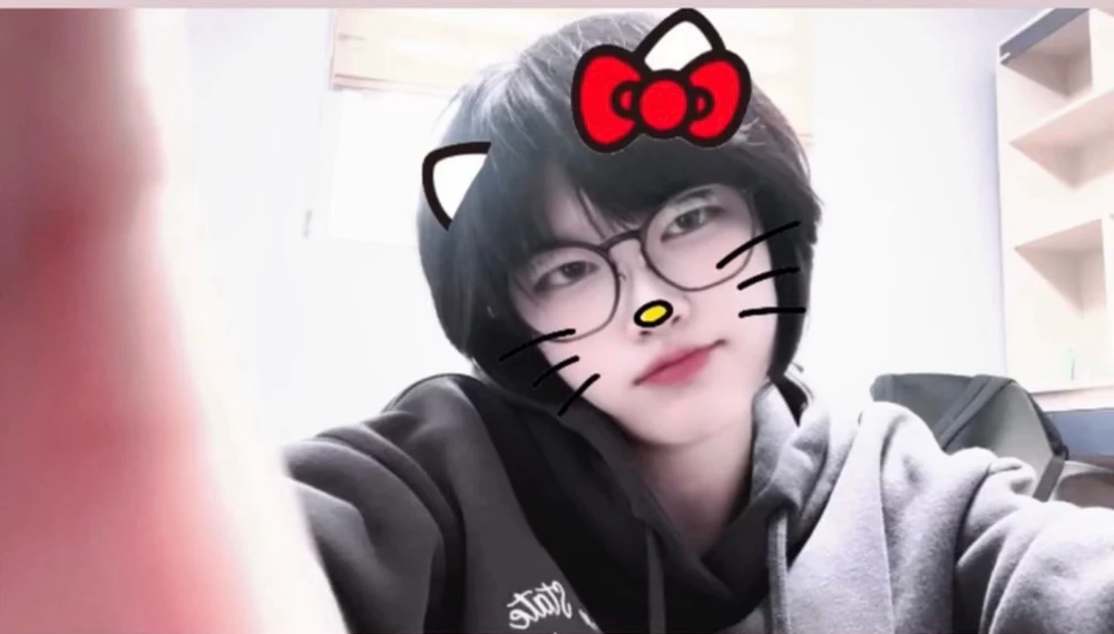 ํจ๋ฆผ๋์ด ์ฌ๋ฆฐ GIF