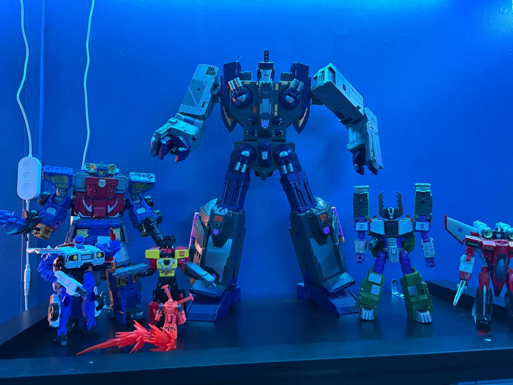 My Legacy Armada collection. I wish I had the DNA upgrade kit for Prime.