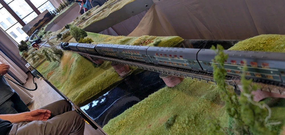 Na wystawie makiet z pożyczonymi wagonami jechałem parowozem Ty2-208