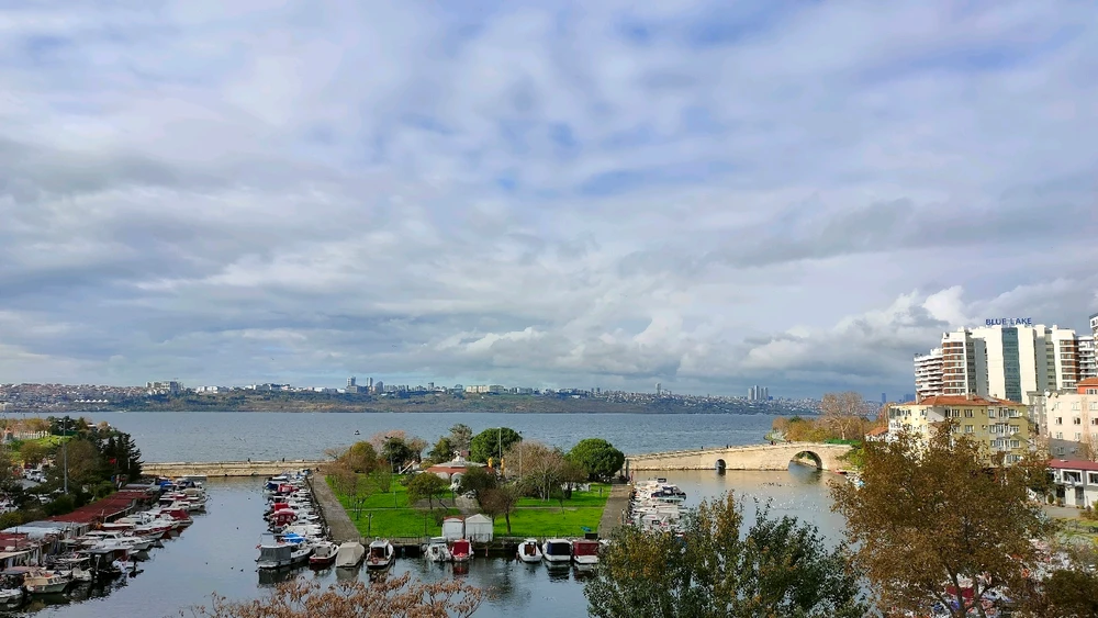 GIF uploaded by Yellow