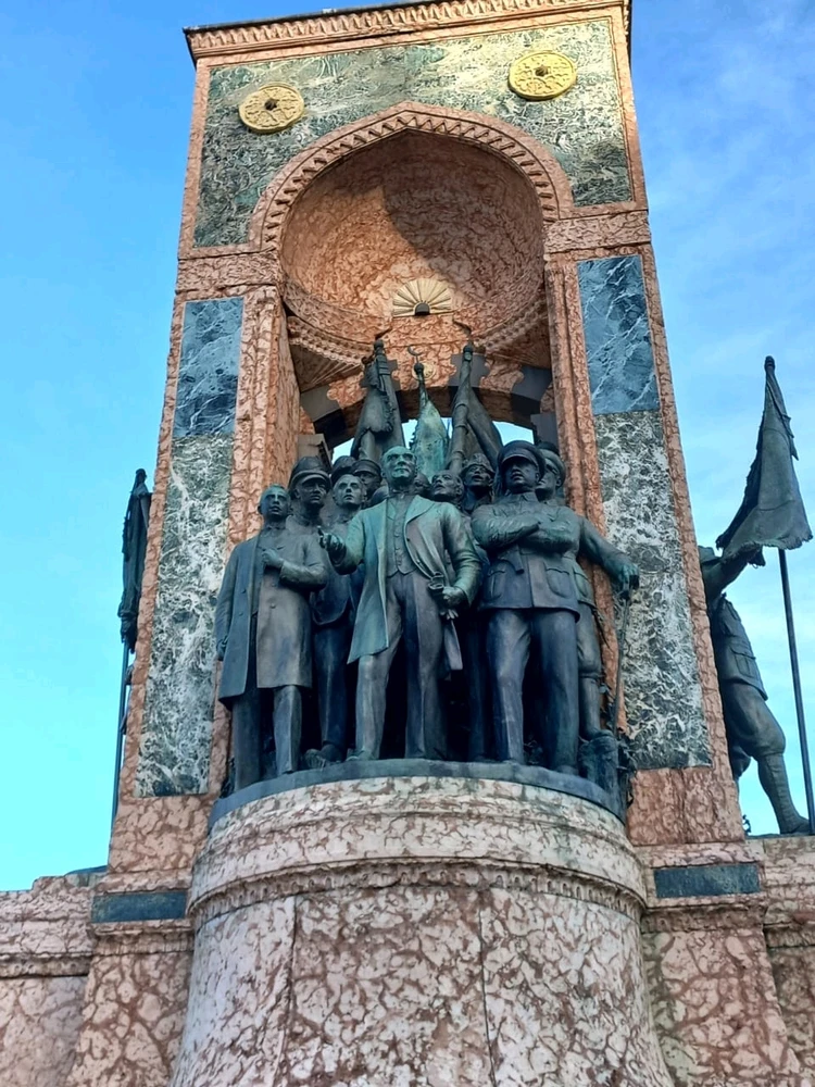 GIF uploaded by Shedly