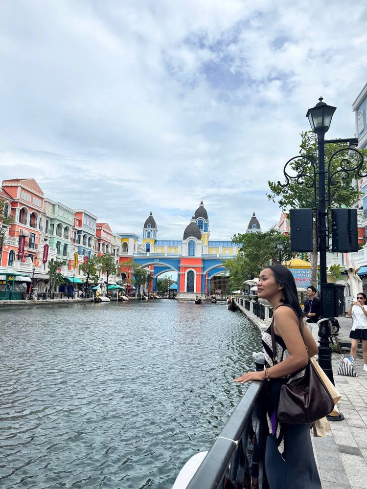 GIF uploaded by Sreyke