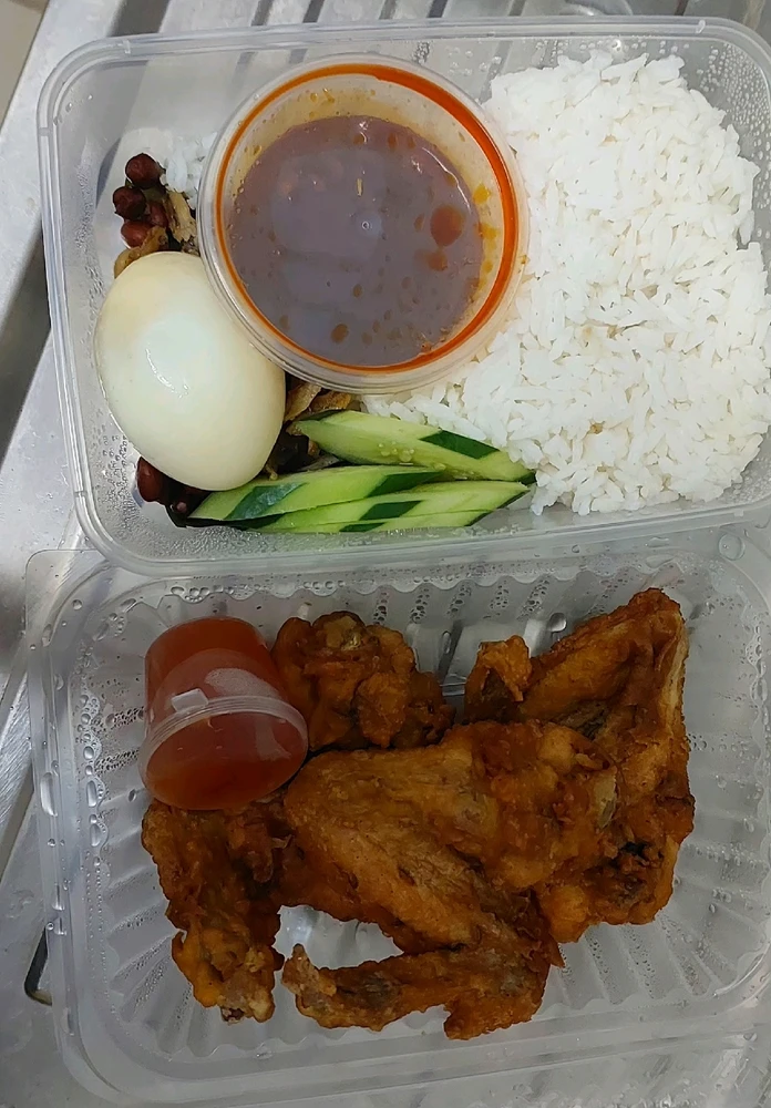 GIF uploaded by Aruzia