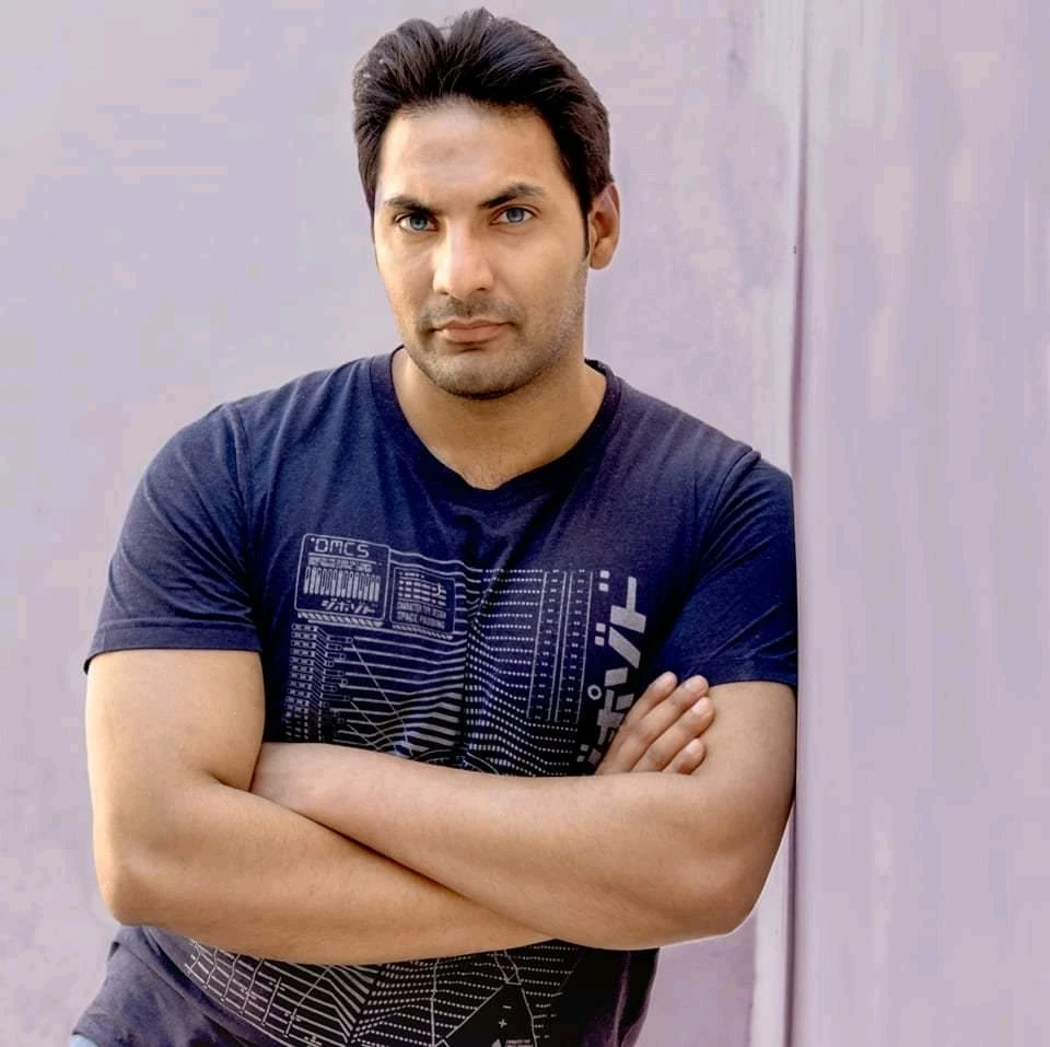 GIF uploaded by Max Drew / Raman