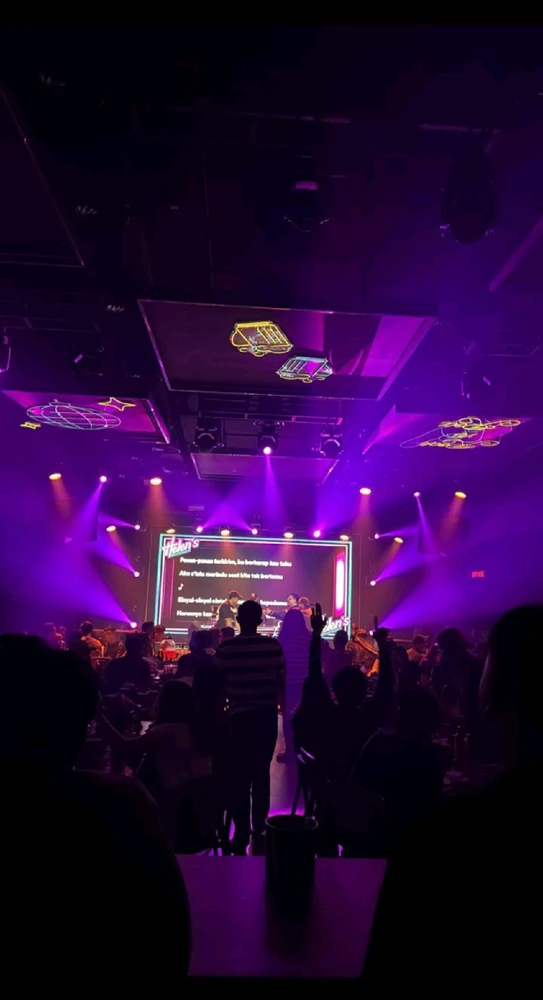 GIF diunggah oleh Fian