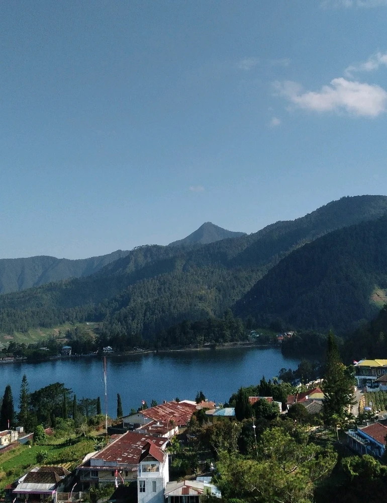 GIF diunggah oleh Me