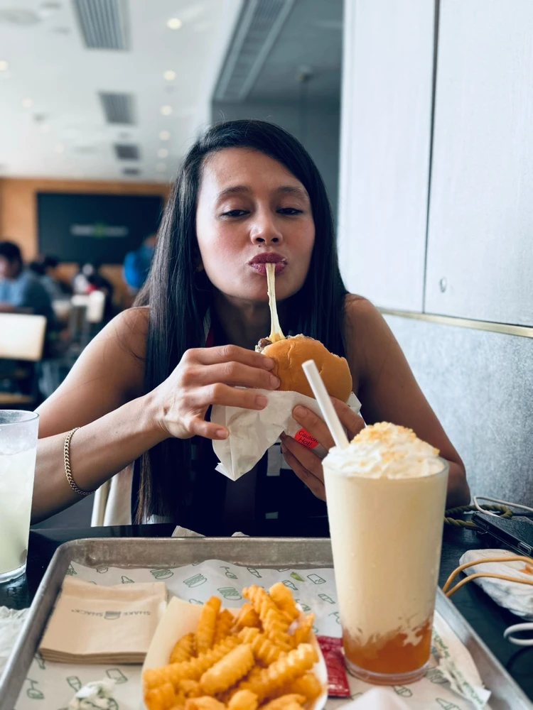 GIF uploaded by Dhylan