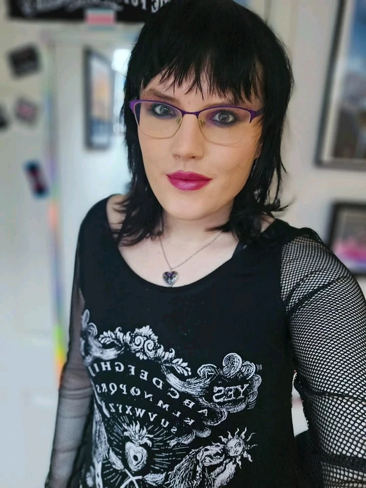 GIF diunggah dening River Snow