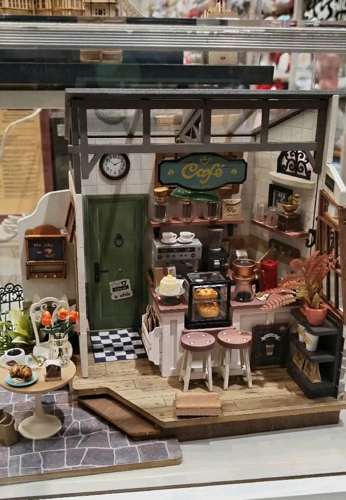 GIF uploaded by 𝑨𝒏𝒆𝒆𝒍..