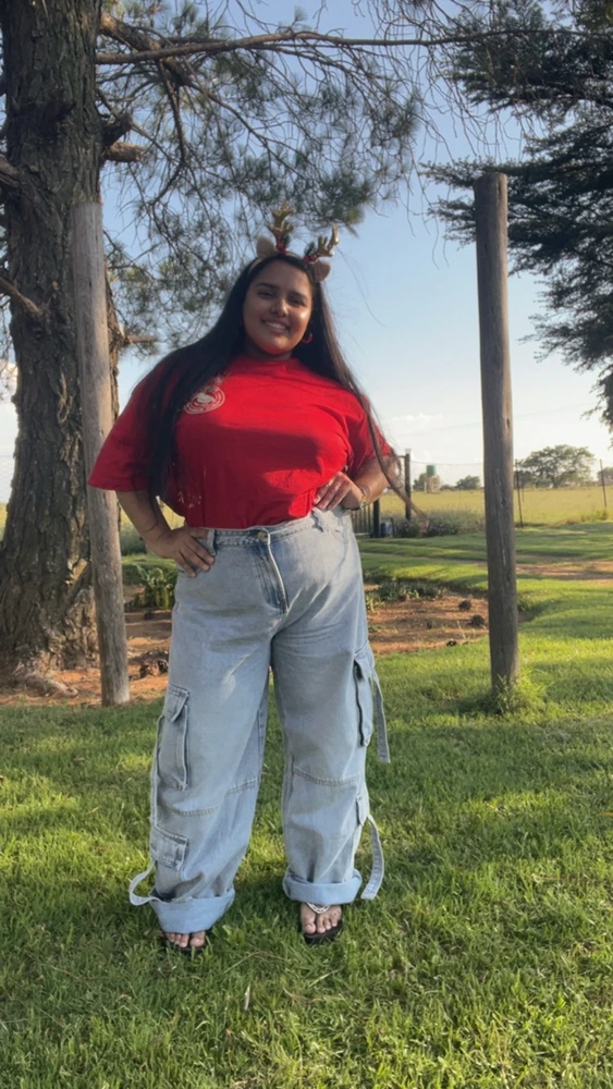GIF gi-upload ni Dee