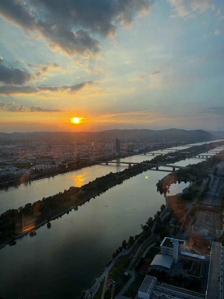 GIF uploaded by Dominik (도미닉)