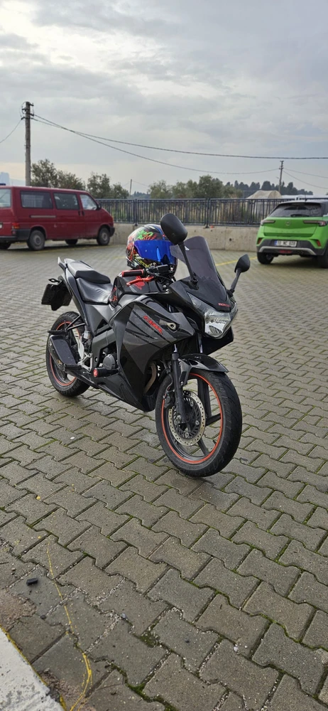 Emir tarafından yüklenen GIF