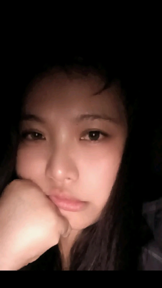 GIF gi-upload ni Bella