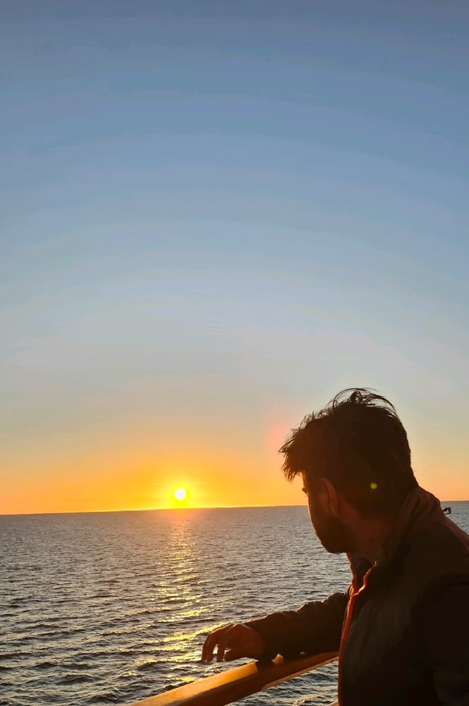 GIF gi-upload ni Santosh kk
