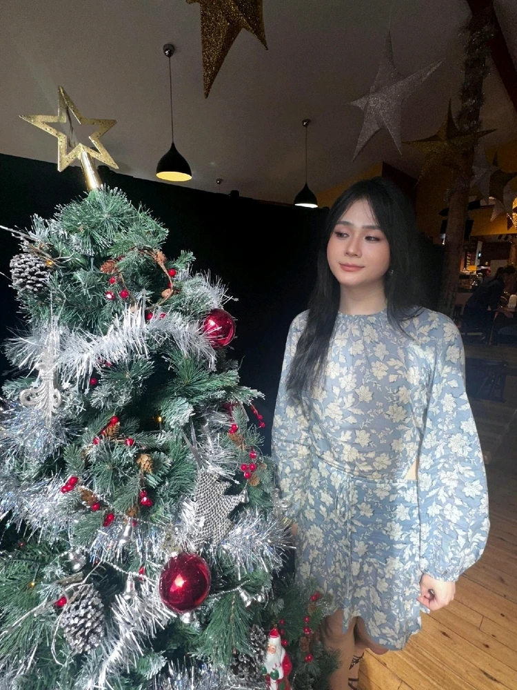 GIF uploaded by Avee