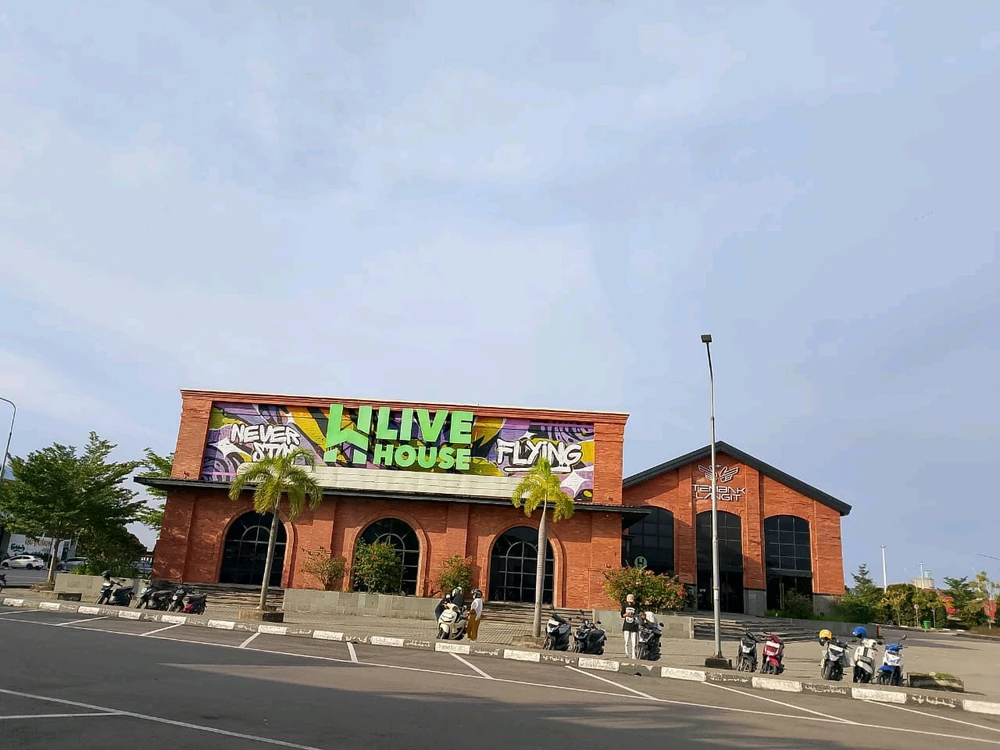 GIF uploaded by Natalie