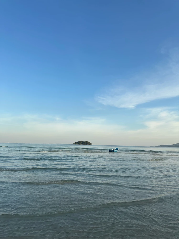 GIF uploaded by Lu Cy