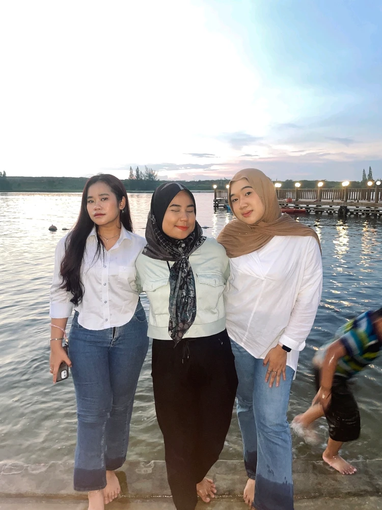 GIF diunggah oleh S