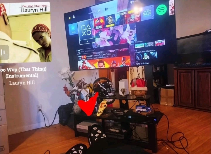 GIF uploaded by Naomi