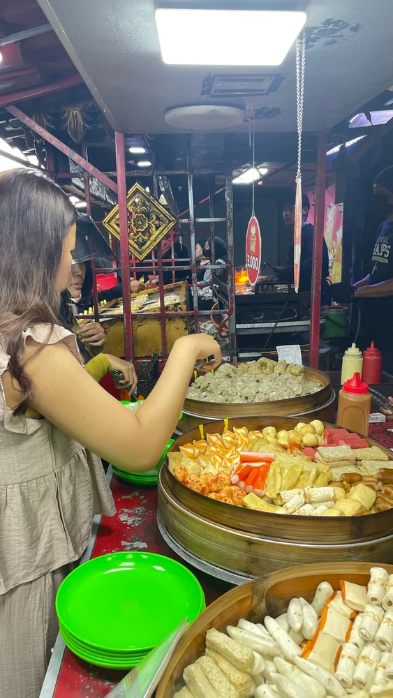 GIF uploaded by Dewi Efrin