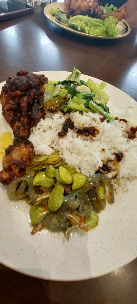 GIF uploaded by Aruzia