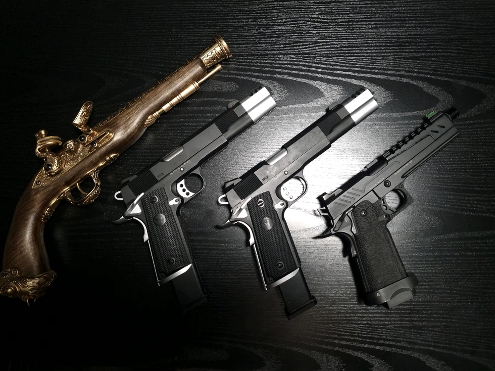 Pistol collection I don't know why but I get Pirates of the Caribbean vibe with the flint💥