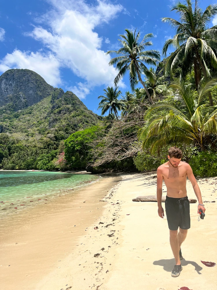 GIF uploaded by Louis