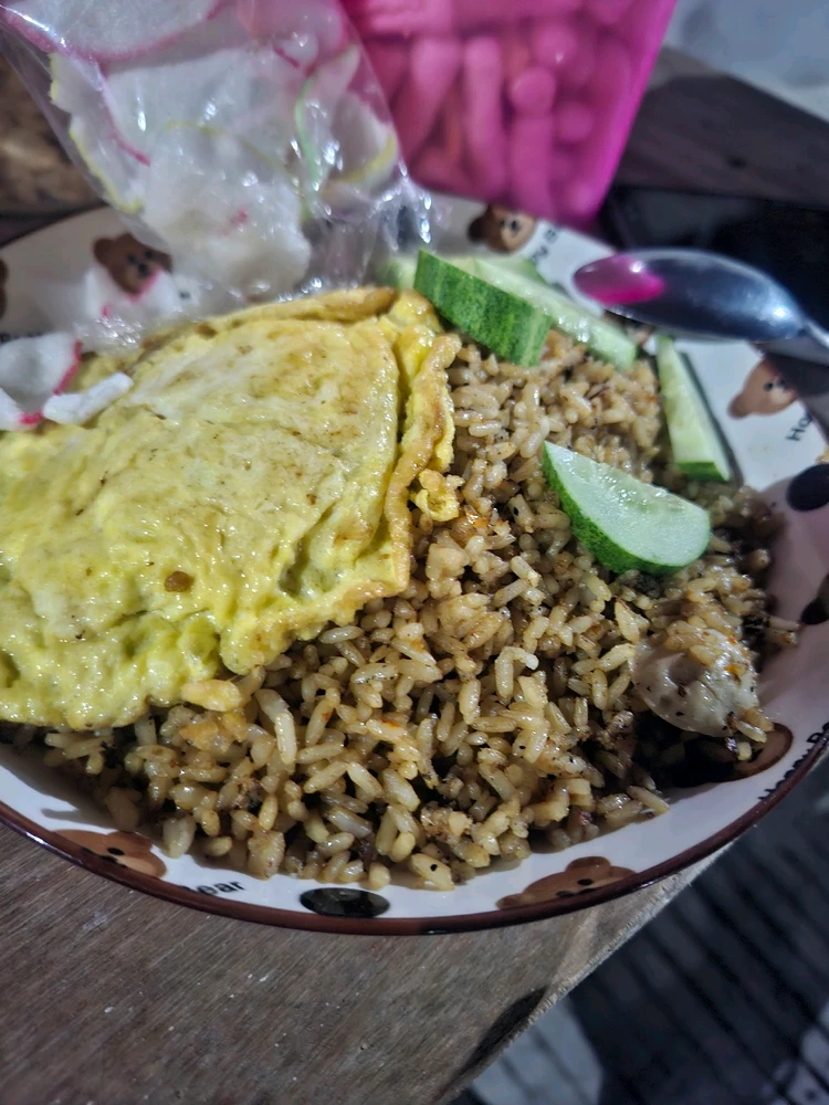 Nasi Goreng dengan Toping Telur Dadar🥰