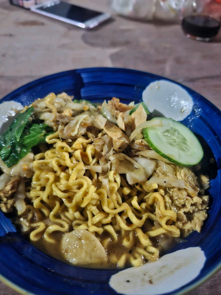 Mie Rebus "Tek Tek" dengan Topping Ayam suwir 🥰