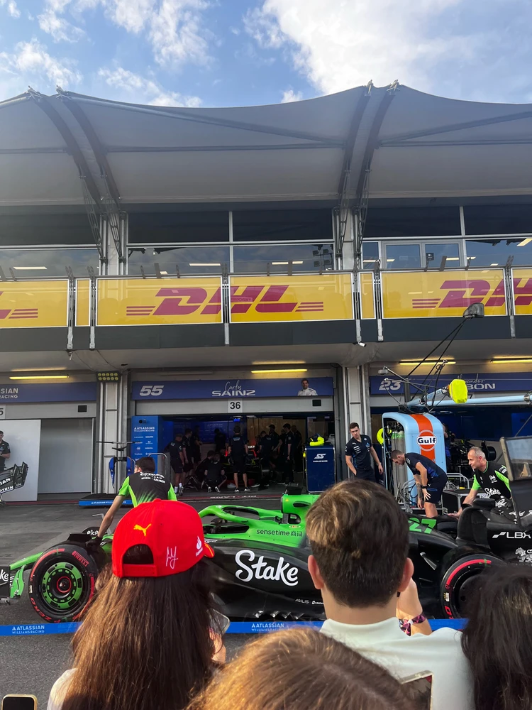 Фото загрузил Valeria