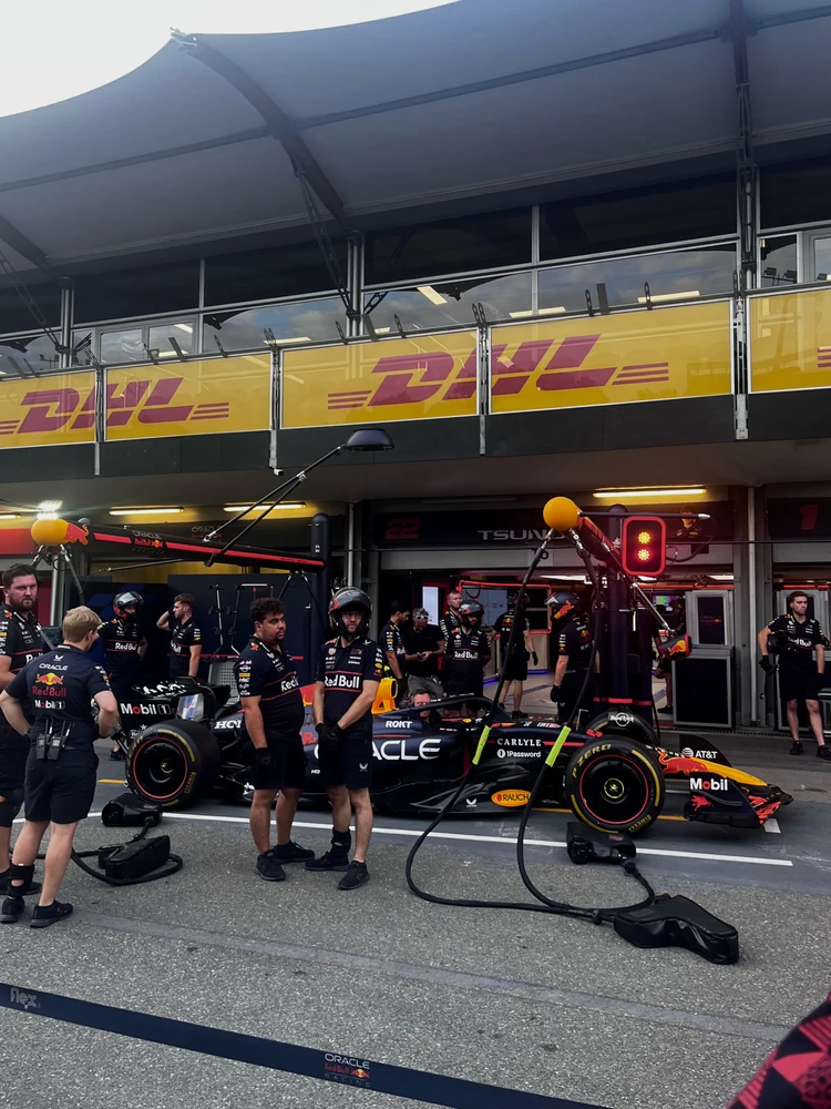 Фото загрузил Valeria