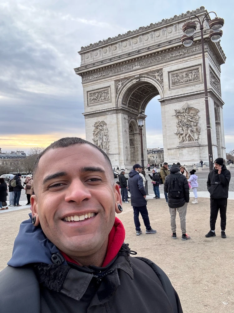 GIF uploaded by Raphael