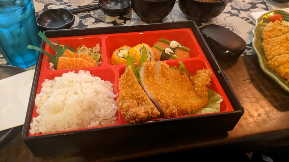 GIF uploaded by Phattarapon