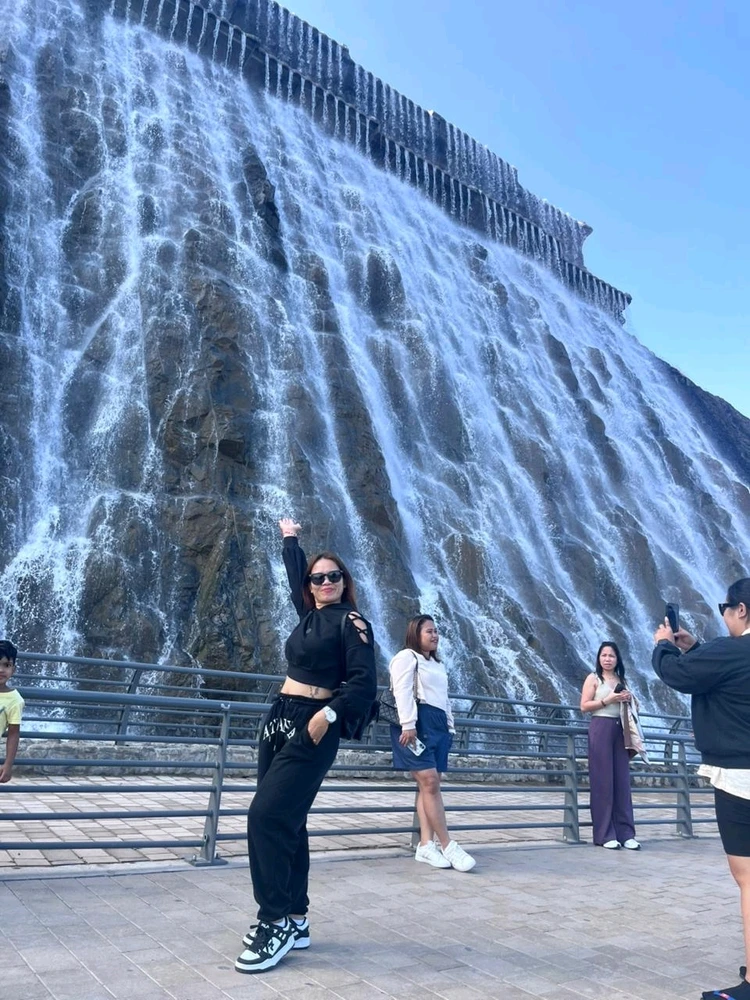 I-upload ni Charlene ang larawan