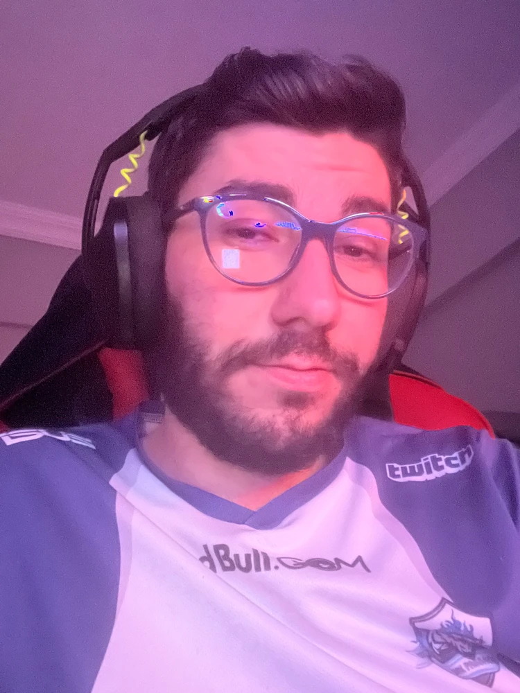 Mümin Burak tarafından yüklenen GIF