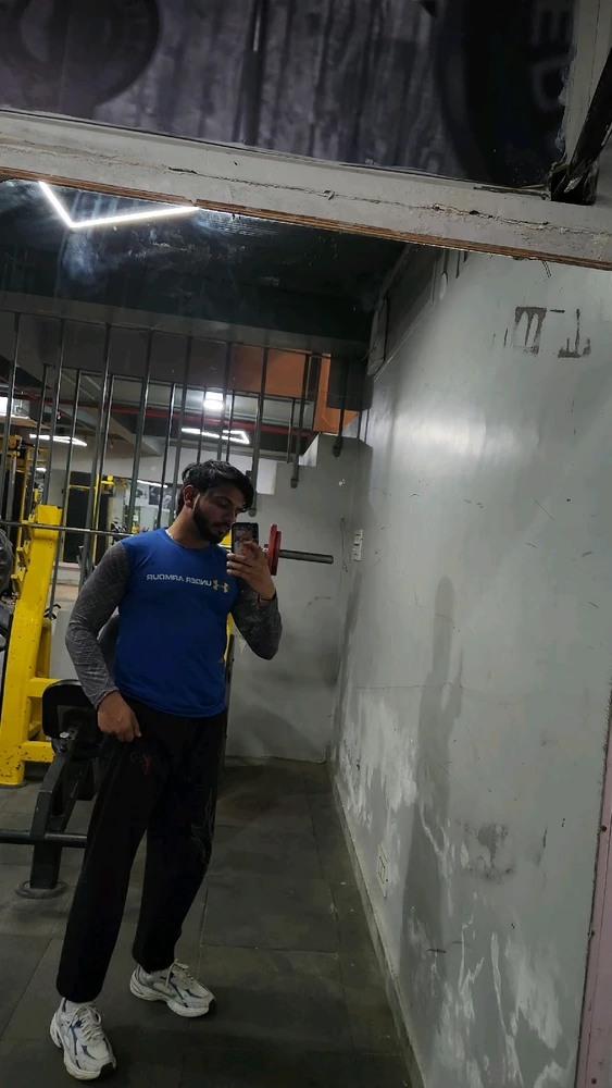 Sidhart malhotra द्वारा अपलोड किया गया GIF