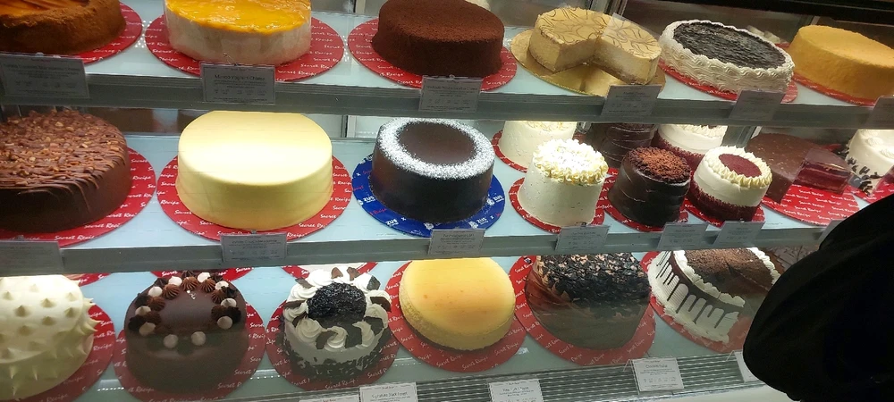 GIF uploaded by Aruzia