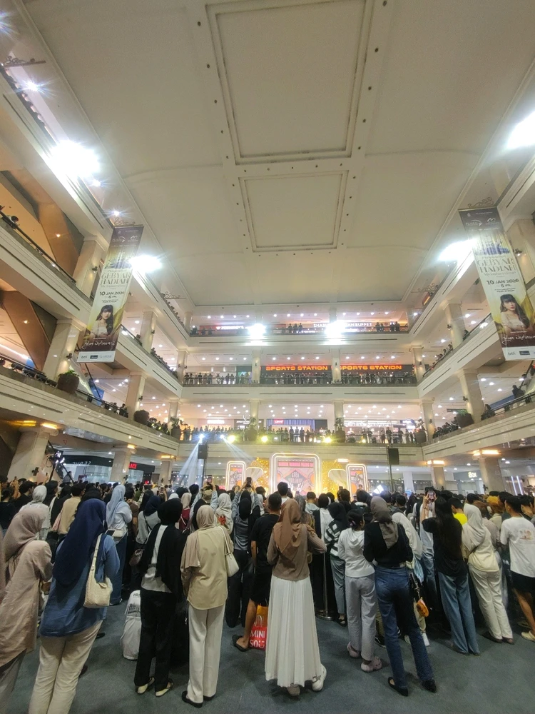 GIF diunggah oleh Air